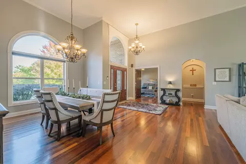 Dining - 13002 Silverleaf Ct, Plainfield, IL 60585 photo 1 of 5