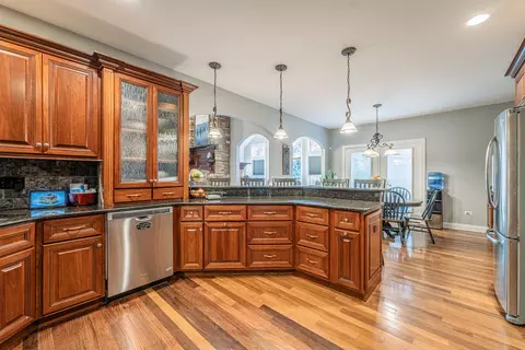 Kitchen - 13002 Silverleaf Ct, Plainfield, IL 60585 photo 4 of 5