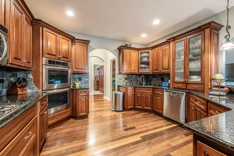 Kitchen - 13002 Silverleaf Ct, Plainfield, IL 60585 photo 2 of 5