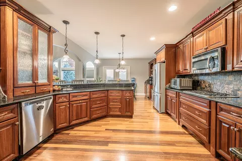 Kitchen - 13002 Silverleaf Ct, Plainfield, IL 60585 photo 3 of 5