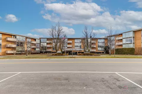 1301 N Western Ave #228, Lake Forest, IL 60045