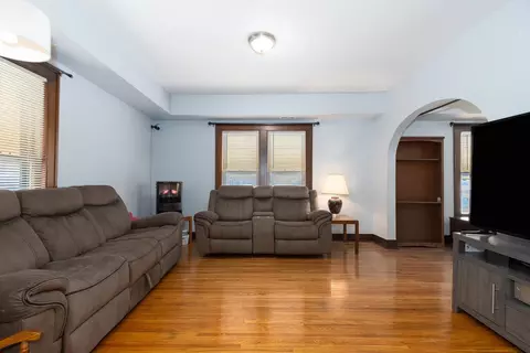 Living - 204 E Illinois Ave, Aurora, IL 60505 photo 3 of 4