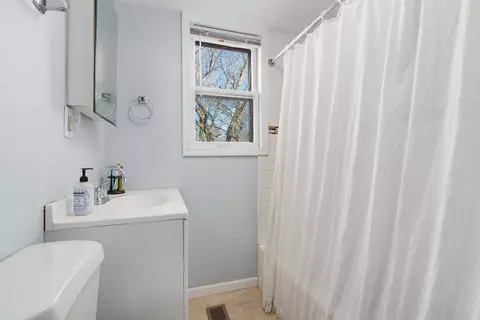 Bath - 204 E Illinois Ave, Aurora, IL 60505 photo 2 of 3