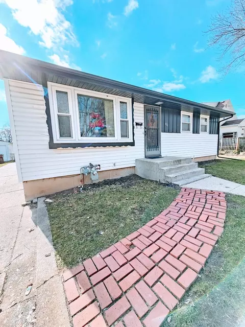 613 Pearl Ave, Loves Park, IL 61111