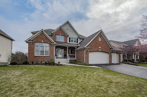 3320 Tall Grass Dr, Naperville, IL 60564