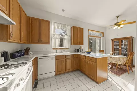 Kitchen - 25531 Cinnamon Ct, Plainfield, IL 60585 photo 2 of 5