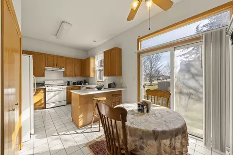 Kitchen - 25531 Cinnamon Ct, Plainfield, IL 60585 photo 5 of 5