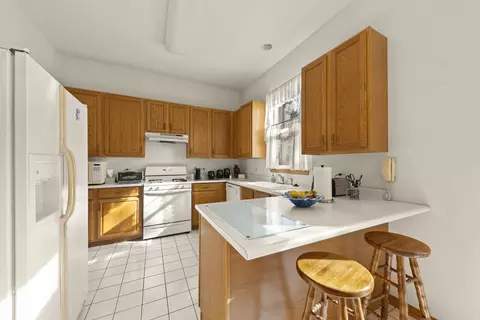 Kitchen - 25531 Cinnamon Ct, Plainfield, IL 60585 photo 4 of 5