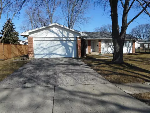 274 Trowbridge Rd, Elk Grove Village, IL 60007