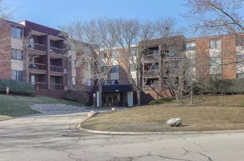 440 Raintree Ct #2D, Glen Ellyn, IL 60137