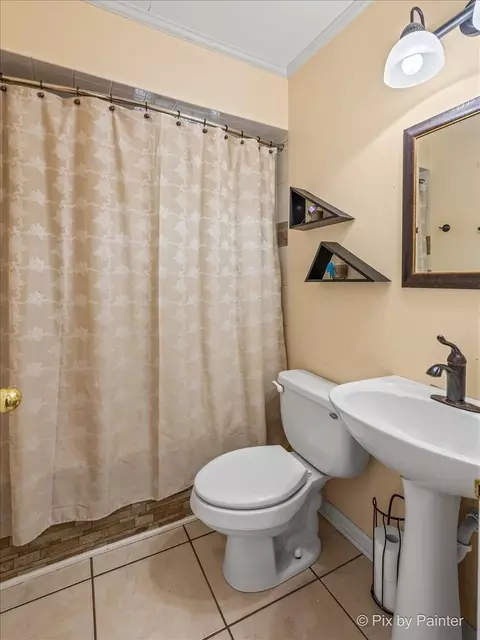 Bath - 828 Adams St, Elgin, IL 60123 photo 1 of 3