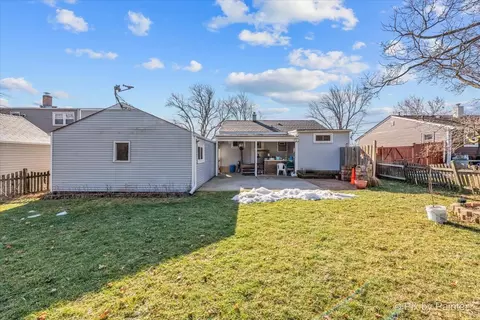 Exterior - 828 Adams St, Elgin, IL 60123 photo 6 of 9