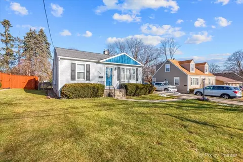 Exterior - 828 Adams St, Elgin, IL 60123 photo 2 of 9