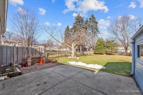 Exterior - 828 Adams St, Elgin, IL 60123 photo 3 of 9