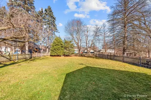 Exterior - 828 Adams St, Elgin, IL 60123 photo 4 of 9