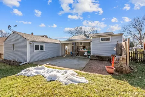 Exterior - 828 Adams St, Elgin, IL 60123 photo 5 of 9