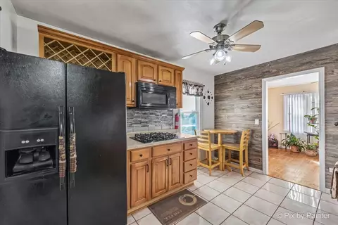 Kitchen - 828 Adams St, Elgin, IL 60123 photo 3 of 4