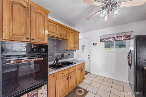 Kitchen - 828 Adams St, Elgin, IL 60123 photo 2 of 4