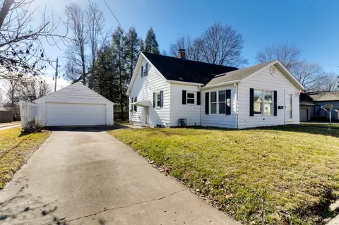 205 5th St E, Mackinaw, IL 61755