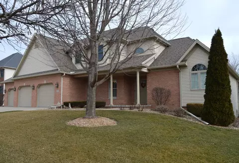 2103 Jessamine Rd, Bloomington, IL 61704