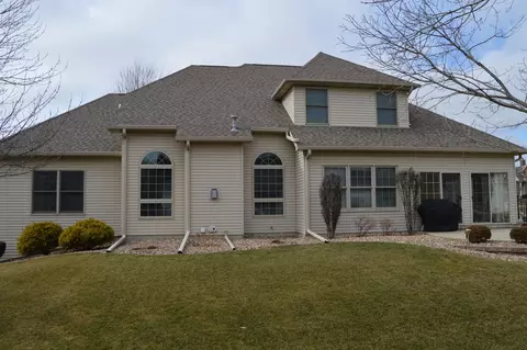Exterior - 2103 Jessamine Rd, Bloomington, IL 61704 photo 5 of 11