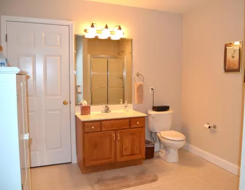 Bath - 2103 Jessamine Rd, Bloomington, IL 61704 photo 4 of 5