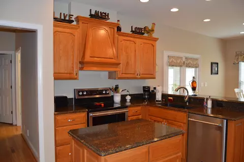 Kitchen - 2103 Jessamine Rd, Bloomington, IL 61704 photo 3 of 6