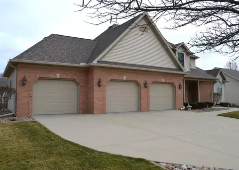 Exterior - 2103 Jessamine Rd, Bloomington, IL 61704 photo 3 of 11