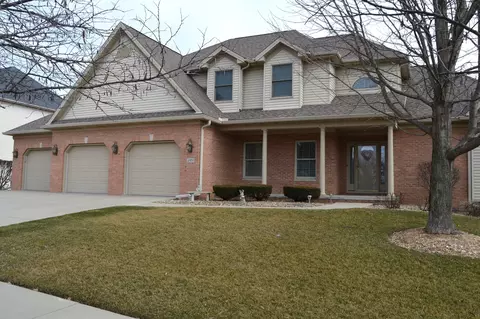 Exterior - 2103 Jessamine Rd, Bloomington, IL 61704 photo 2 of 11