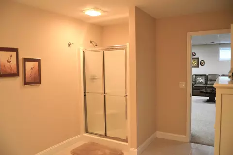 Bath - 2103 Jessamine Rd, Bloomington, IL 61704 photo 5 of 5
