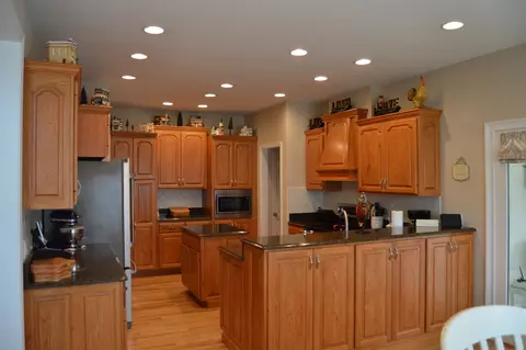 Kitchen - 2103 Jessamine Rd, Bloomington, IL 61704 photo 4 of 6
