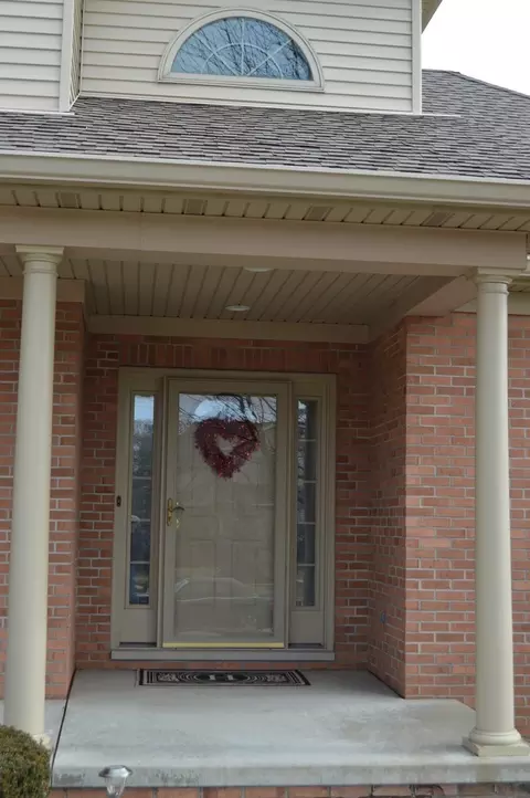 Exterior - 2103 Jessamine Rd, Bloomington, IL 61704 photo 4 of 11
