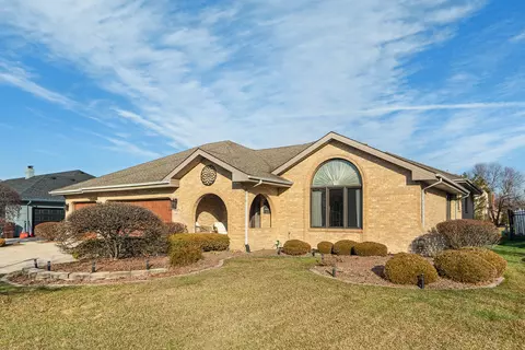 14873 Landings Ln, Oak Forest, IL 60452