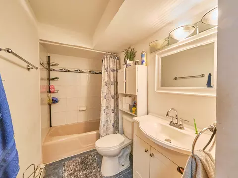 Bath - 6024 S Archer Rd #7, Summit, IL 60501 photo 1 of 1