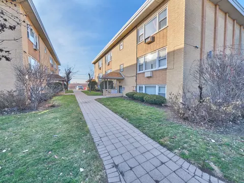 6024 S Archer Rd #7, Summit, IL 60501
