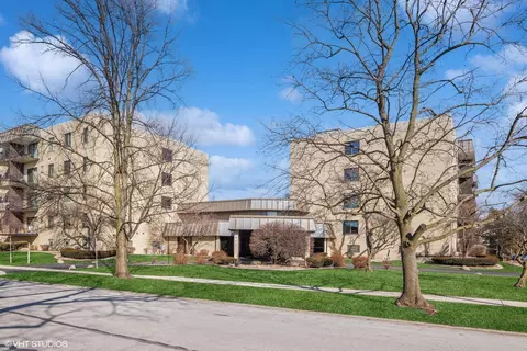 5840 W 104th St #407, Oak Lawn, IL 60453