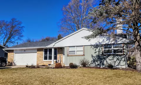 106 W State St, Mahomet, IL 61853