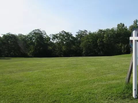 553 Birch Hollow Dr, Antioch, IL 60002