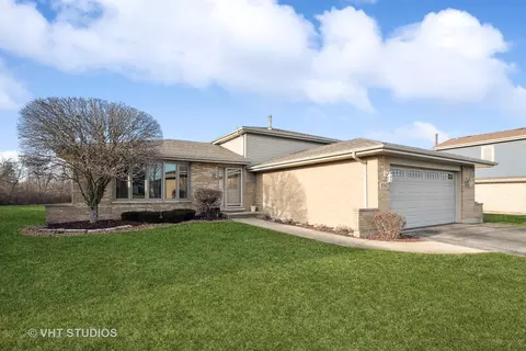 8542 Cherry Creek Ave, Tinley Park, IL 60487