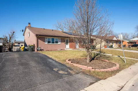 9410 N Oak Ave, Des Plaines, IL 60016