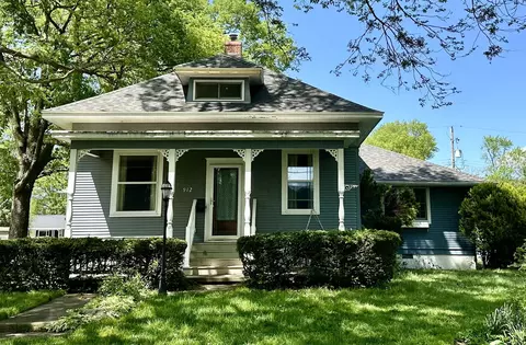 912 E Lincoln St, Monticello, IL 61856