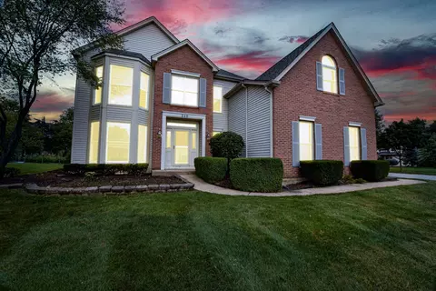 240 Breckenridge Dr, Aurora, IL 60504
