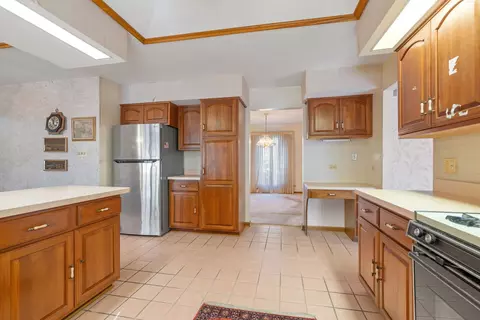 Kitchen - 2959 E Timberline Ct, Crete, IL 60417 photo 2 of 2