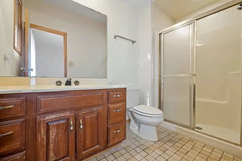 Bath - 2959 E Timberline Ct, Crete, IL 60417 photo 2 of 4