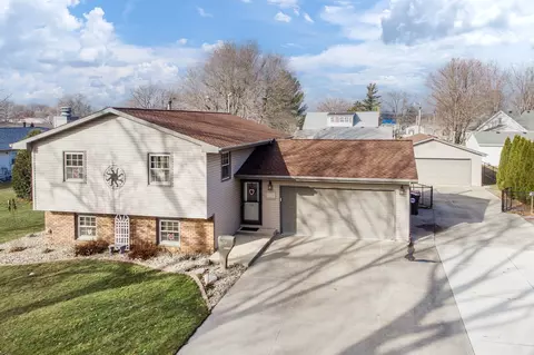 507 W Vine St, Le Roy, IL 61752