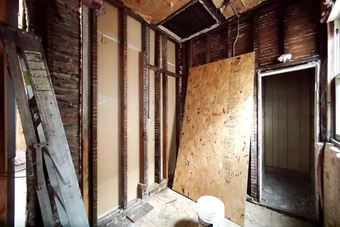 Bath - 2121 W 23rd St, Chicago, IL 60608 photo 1 of 1