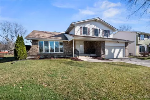 4559 Normandy Dr, Lisle, IL 60532