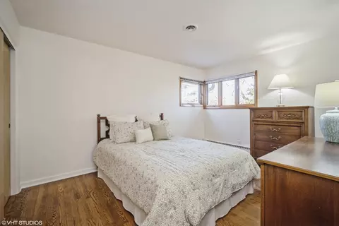 Bedroom - 2232 Silverpine Dr, Glenview, IL 60025 photo 1 of 3
