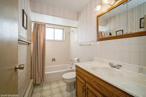 Bath - 2232 Silverpine Dr, Glenview, IL 60025 photo 1 of 2