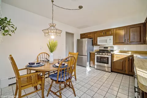 Kitchen - 2232 Silverpine Dr, Glenview, IL 60025 photo 1 of 3